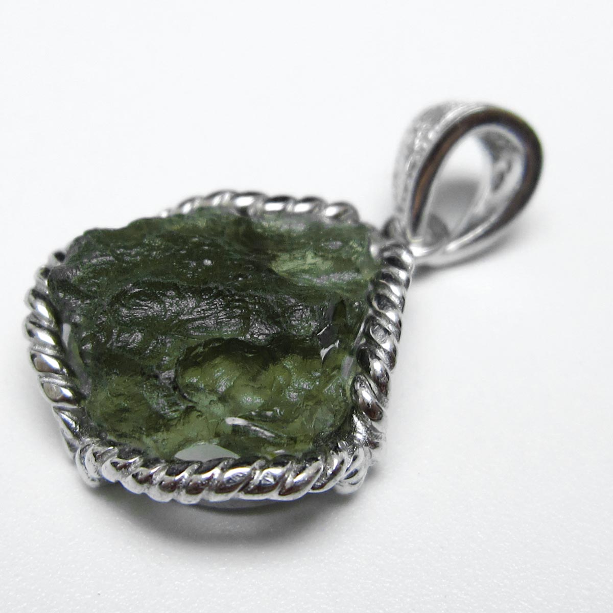 モルダバイト ペンダント モルダウ石 ペンダントトップ 原石 moldavite pendant 天然ガラス メンズ レディース 一点物 送料無料 199-494