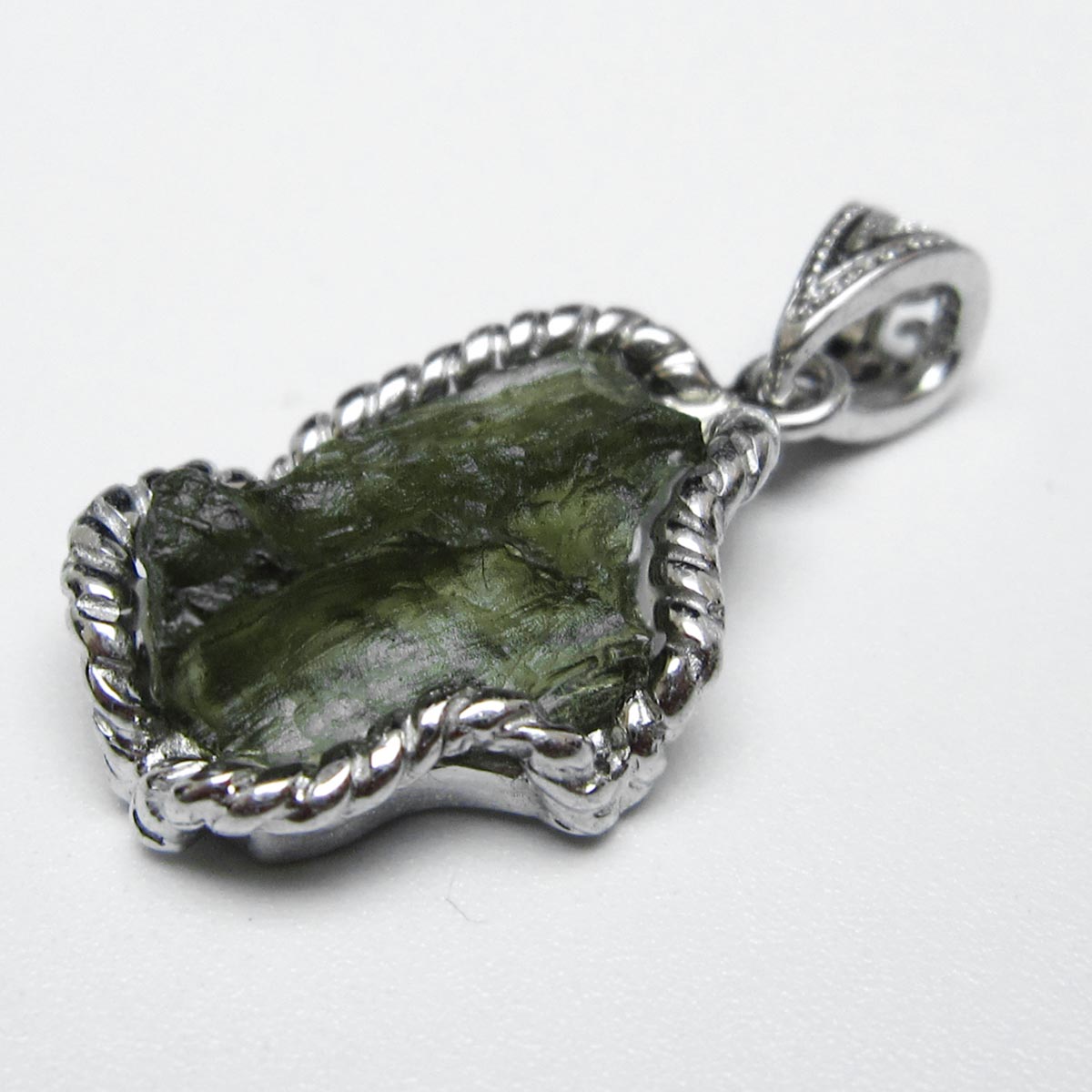モルダバイト ペンダント モルダウ石 ペンダントトップ 原石 moldavite pendant 天然ガラス メンズ レディース 一点物 送料無料 199-514
