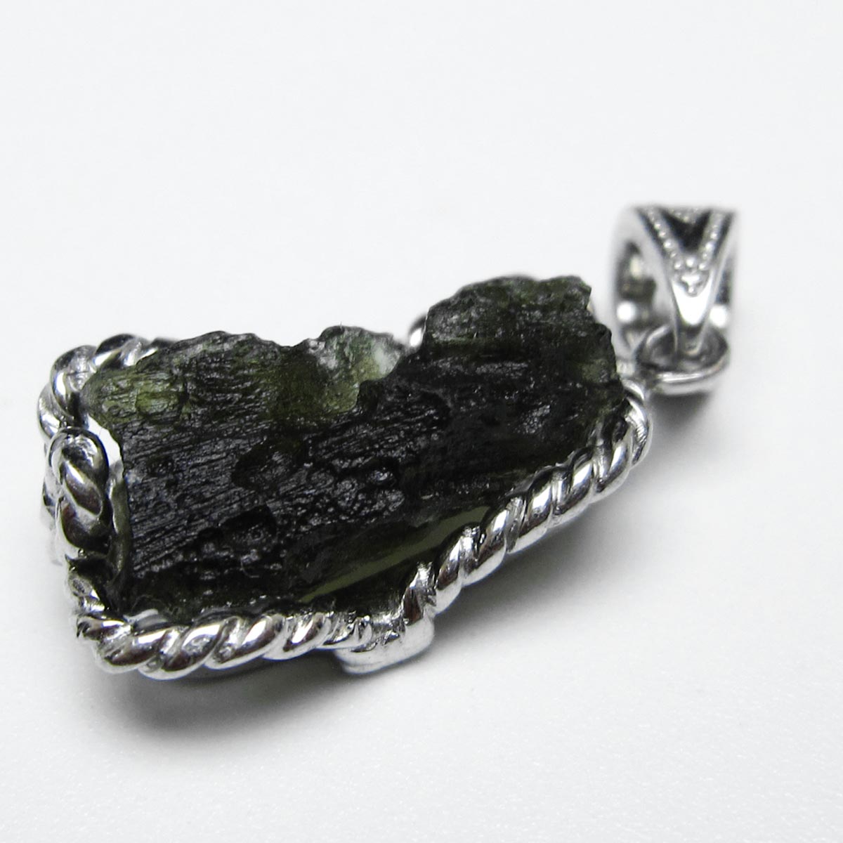 モルダバイト ペンダント モルダウ石 ペンダントトップ 原石 moldavite pendant 天然ガラス メンズ レディース 一点物 送料無料 199-519