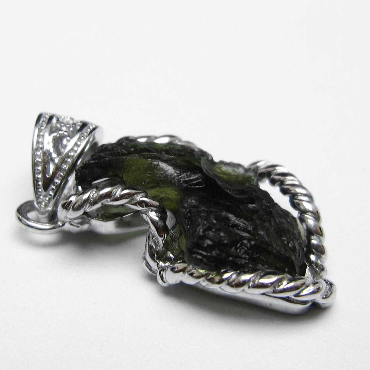 モルダバイト ペンダント モルダウ石 ペンダントトップ 原石 moldavite pendant 天然ガラス メンズ レディース 一点物 送料無料 199-523