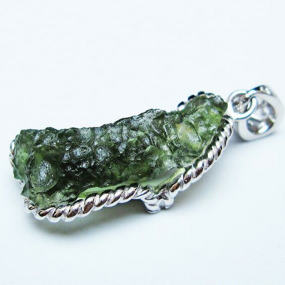 モルダバイト ペンダント モルダウ石 ペンダントトップ 原石 moldavite pendant 天然ガラス メンズ レディース 一点物 送料無料 199-530