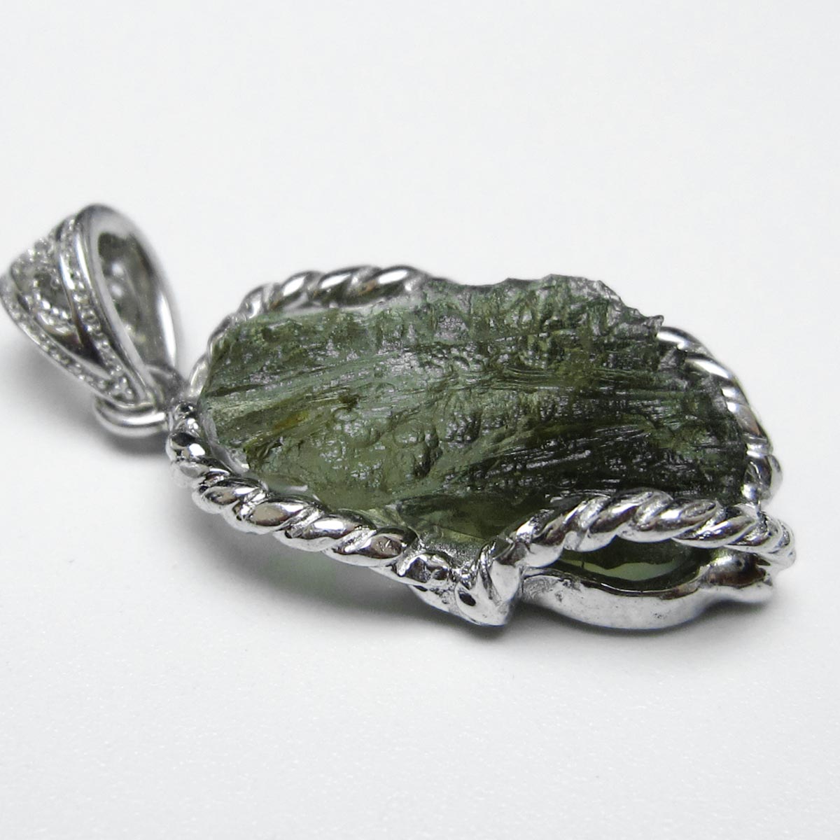 モルダバイト ペンダント モルダウ石 ペンダントトップ 原石 moldavite pendant 天然ガラス メンズ レディース 一点物 送料無料 199-534