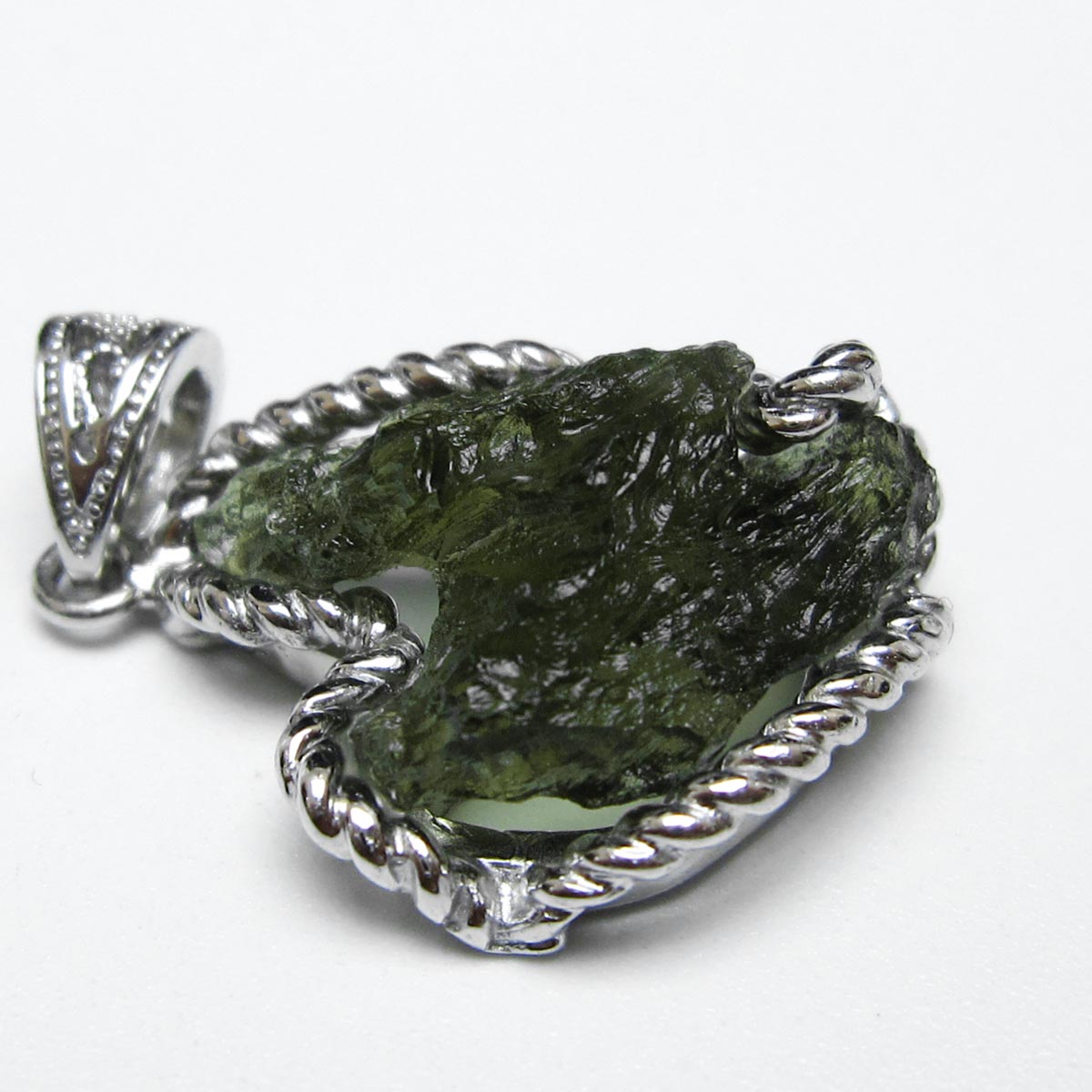 モルダバイト ペンダント モルダウ石 ペンダントトップ 原石 moldavite pendant 天然ガラス メンズ レディース 一点物 送料無料 199-537
