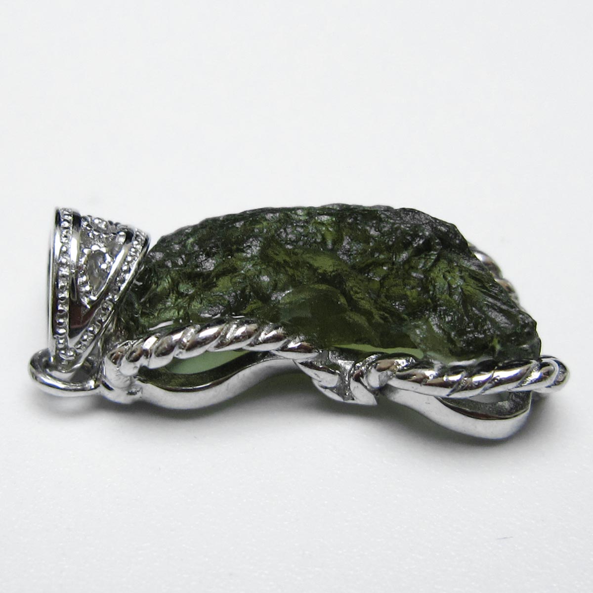 モルダバイト ペンダント モルダウ石 ペンダントトップ 原石 moldavite pendant 天然ガラス メンズ レディース 一点物 送料無料 199-543