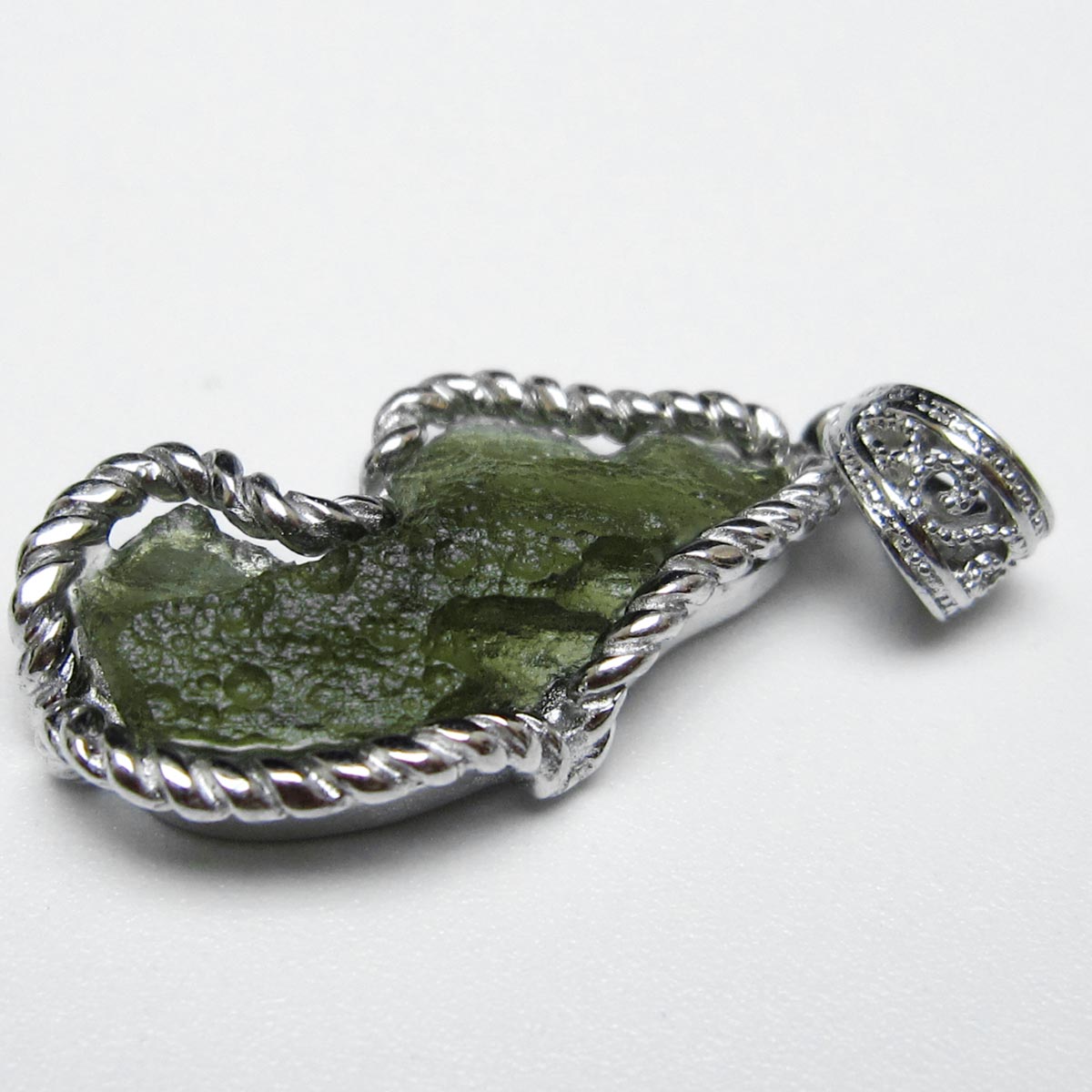 モルダバイト ペンダント モルダウ石 ペンダントトップ 原石 moldavite pendant 天然ガラス メンズ レディース 一点物 送料無料 199-545｜天然石・パワーストーンの東昇
