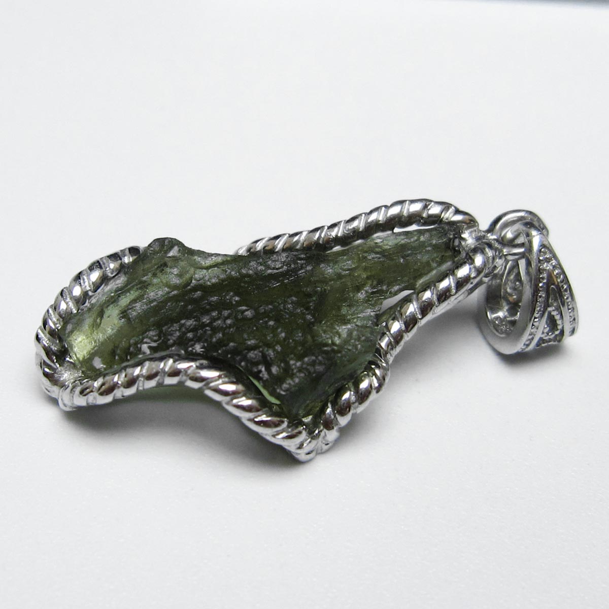モルダバイト ペンダント モルダウ石 ペンダントトップ 原石 moldavite pendant 天然ガラス メンズ レディース 一点物 送料無料 199-555