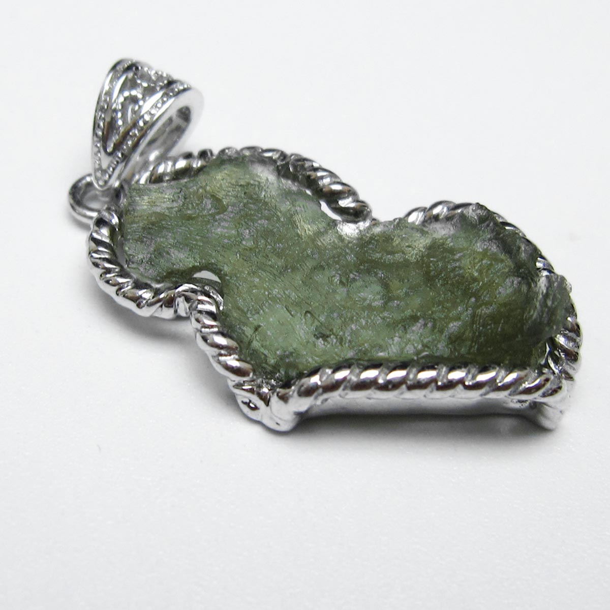 モルダバイト ペンダント モルダウ石 ペンダントトップ 原石 moldavite pendant 天然ガラス メンズ レディース 一点物 送料無料 199-560｜天然石・パワーストーンの東昇