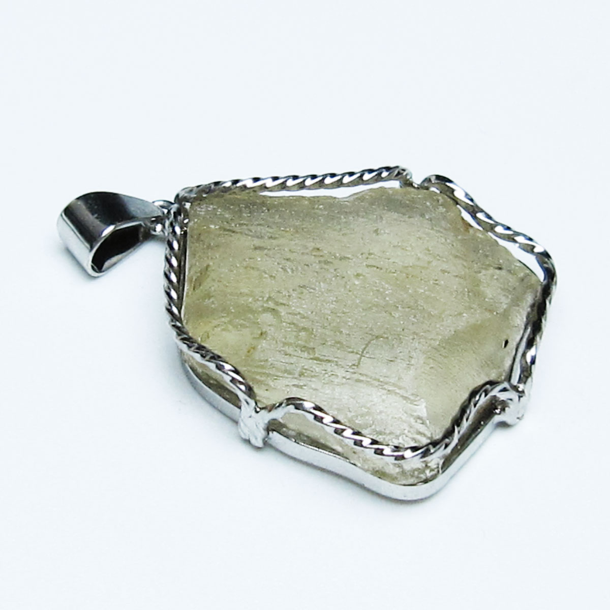 リビアングラス ペンダント libyan desert glass 原石 ペンダントトップ リビアンガラス リビアンデザートグラス pendant 一点物 送料無料 112-13896
