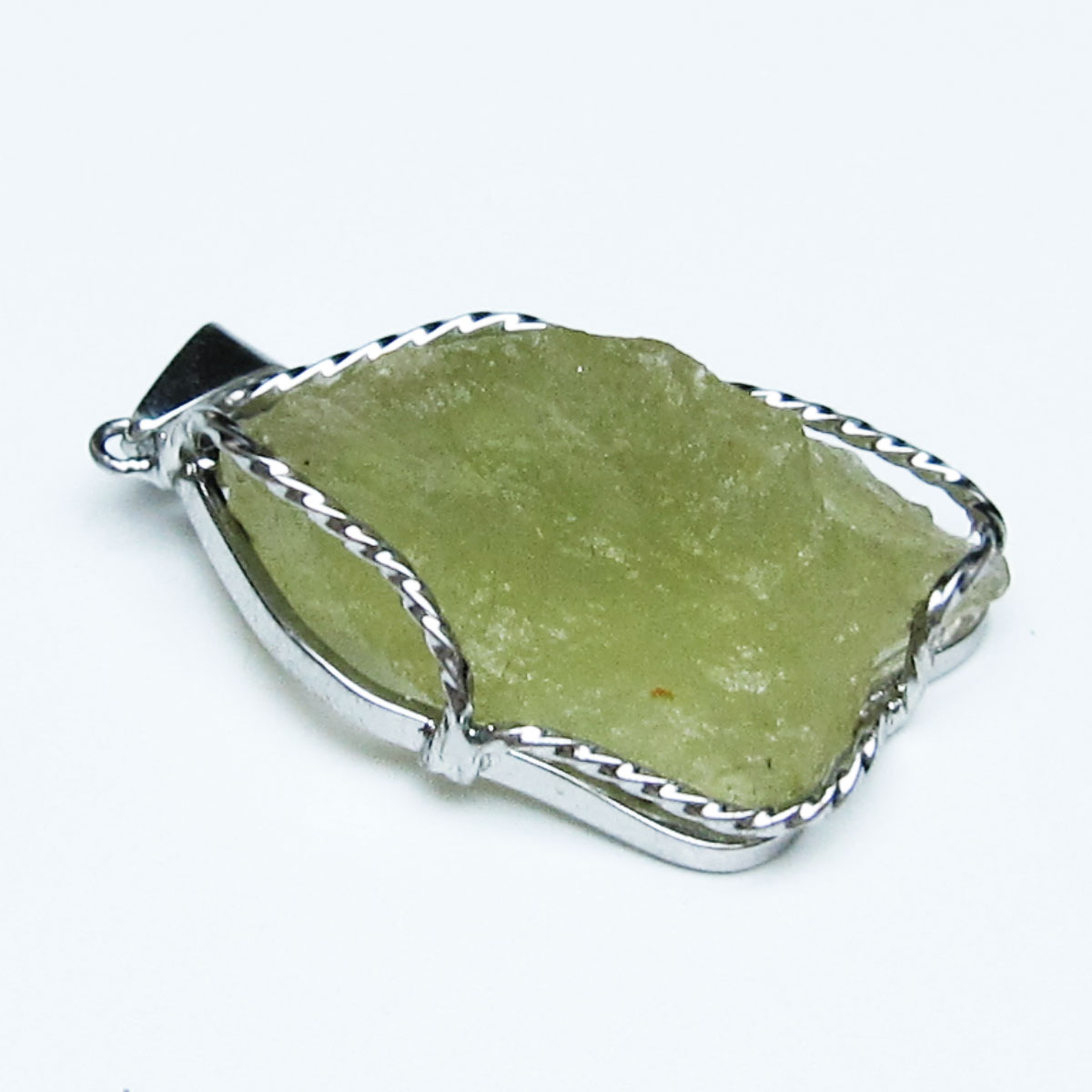 リビアングラス ペンダント libyan desert glass 原石 ペンダントトップ リビアンガラス リビアンデザートグラス pendant 一点物 送料無料 112-13931｜天然石・パワーストーンの東昇