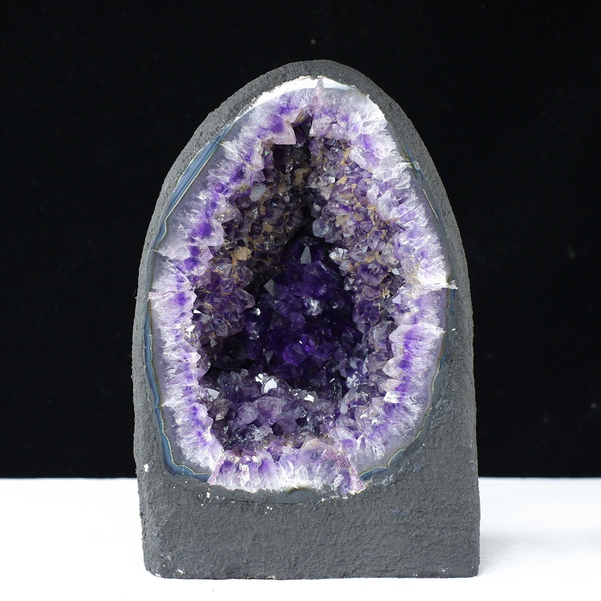 アメジストドーム 4.3Kg ウルグアイ産 ミニ アメジスト ドーム 卓上サイズ 原石 晶洞 ジオード 原石 amethyst 玄関 アメジストカペーラ 天然石 風水 開運 浄化 dome 一点物 送料無料 174-2308｜天然石・パワーストーンの東昇
