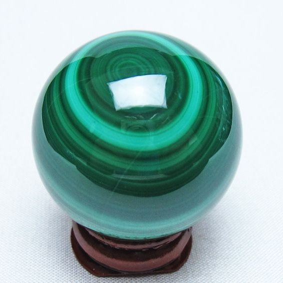マラカイト 丸玉 38mm 孔雀石 スフィア クジャク石 置物 パワーストーン 天然石 一点物 送料無料 141-8344｜天然石・パワーストーンの東昇