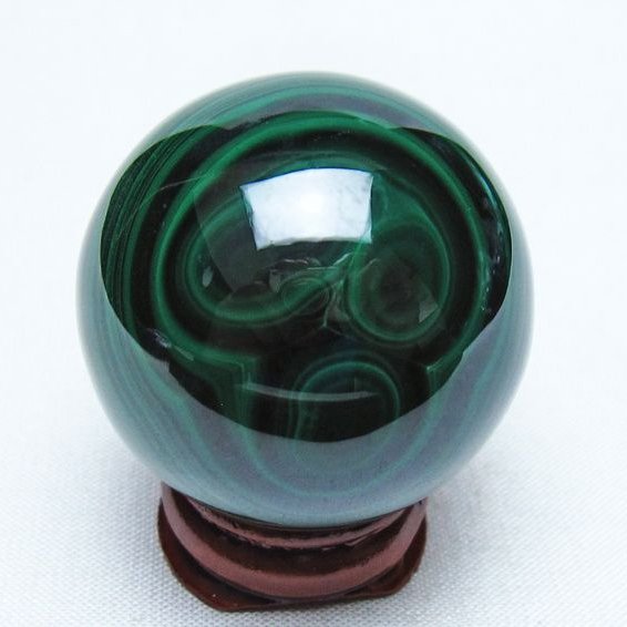 マラカイト 丸玉 38mm 孔雀石 スフィア クジャク石 置物 パワーストーン 天然石 一点物 送料無料 141-8348｜天然石・パワーストーンの東昇