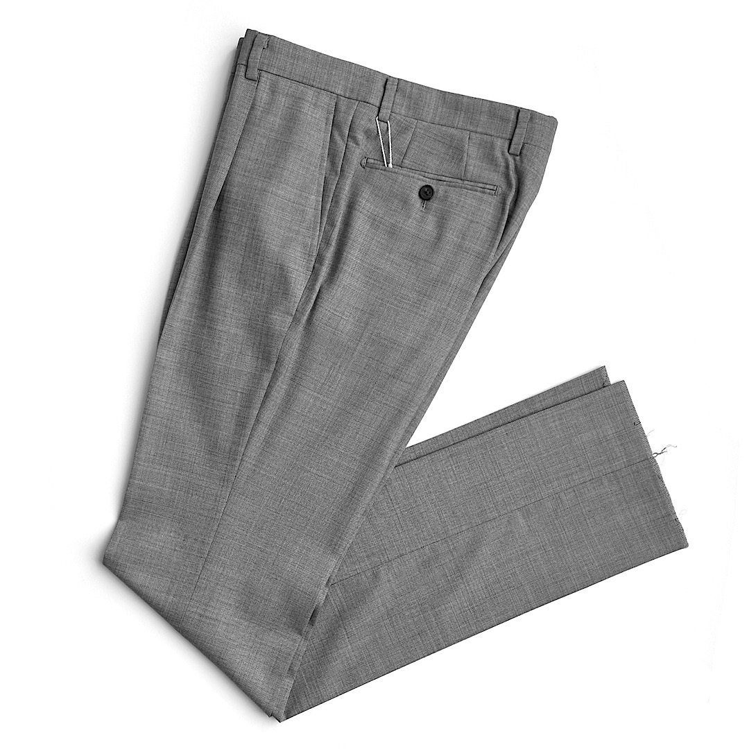 Aquascutum【アクアスキュータム】定価44,000円（税込）日本製 シャークスキンドレスパンツウールスラックス グレー ワンタック春夏 ウエスト76cm・79cm・82cm｜toto・noel