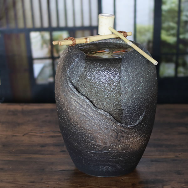 【今だけ限定10%OFFクーポン】【送料無料】信楽焼涼電動つくばい！陶器つくばい！循環 水琴窟 水流 蹲 筧 かけひ すいきん 箱庭信楽焼カケヒ 湧き水 和風[dt-0043]｜しがらき陶庵