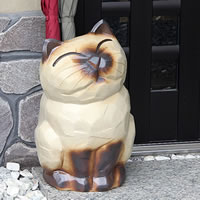 【今だけ押さえる15%OFFクーポン券】信楽焼猫傘立て(花立て、花器) 好いたらしい猫が傘たてになりました！ 部屋の入り口の室内装飾！瀬戸もの 信楽焼かさたて 瀬戸もの傘立て やきもの 傘たて つぼ ツボ しがらき 傘入れ カサタテ 営造祝 開店祝 [kt-0080]