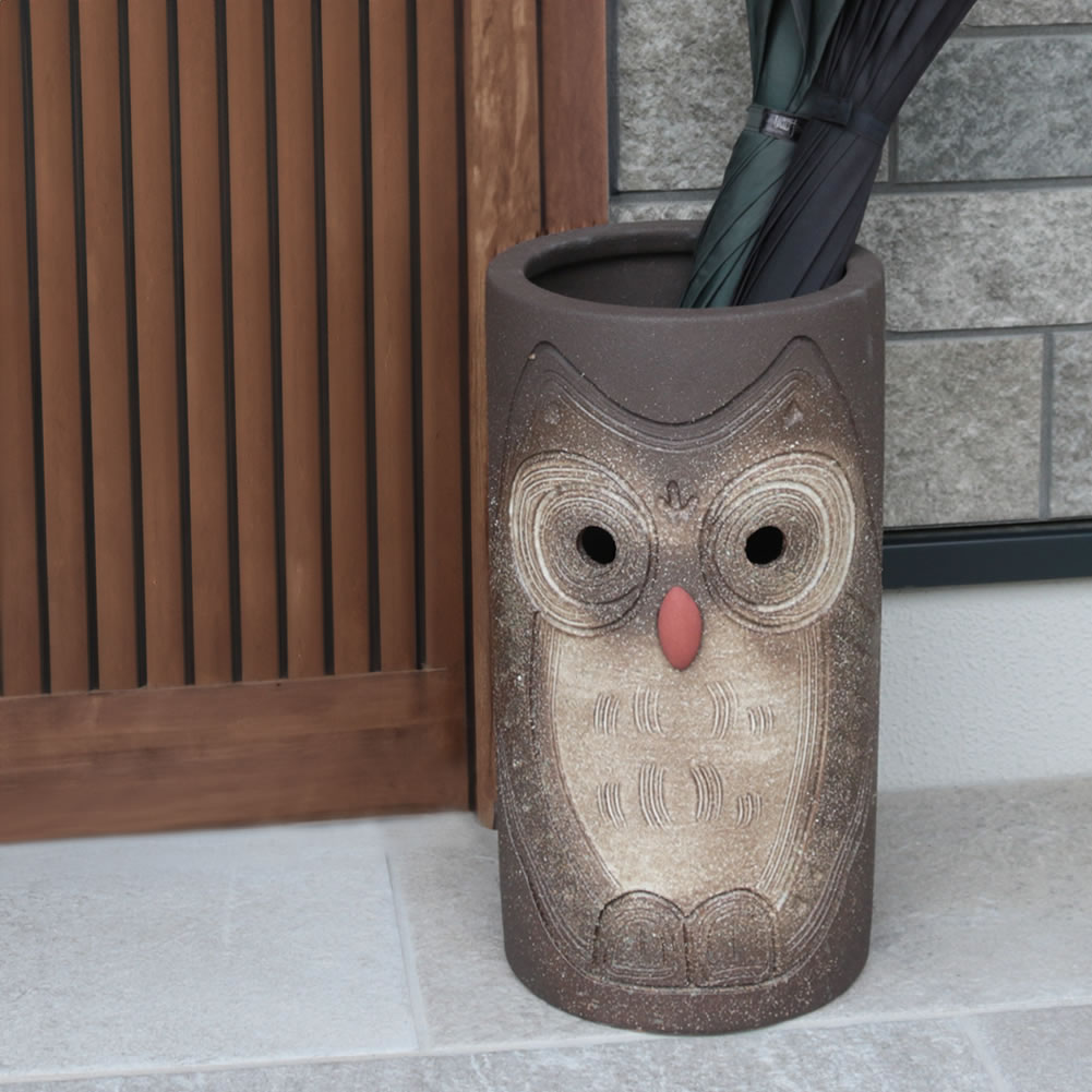 【今だけ限定10%OFFクーポン】信楽焼フクロウ傘立て！玄関のインテリア！陶器 信楽焼かさたて 陶器傘立て 和風傘立て やきもの 傘たて つぼ ツボ しがらき 傘入れ カサタテ 新築祝 開店祝 [kt-0018]
