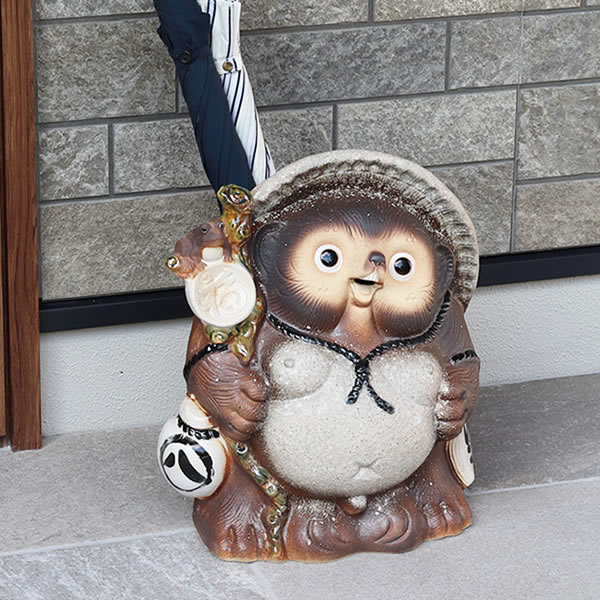 新品　陶器　傘立て　たぬき置物　大型　難有　縁起物　オブジェ　和風食堂　業務用 新品 陶器 傘立て 難有 タヌキ 狸 たぬき 置物 縁起物 オブジェ