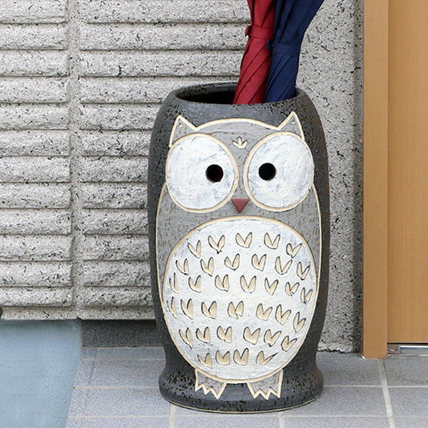 ふくろう 傘立て 瀬戸もの傘立て 信楽焼かさたて 和風傘立て 傘入れ 壷 しがらき カサタテ やきもの傘立て かさたて瀬戸もの 部屋の入り口 室内装飾 傘立て瀬戸もの 和風 梟傘立  kt-0210