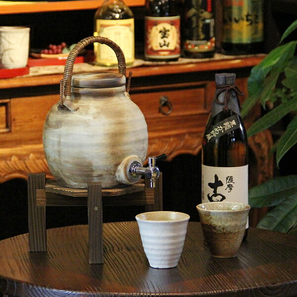 信楽焼丸型ハケメ焼酎サーバー！陶器サーバー 信楽焼サーバー 焼酎サーバー ギフトにも最適 焼酎ビン 瓶[ss-0098]｜しがらき陶庵
