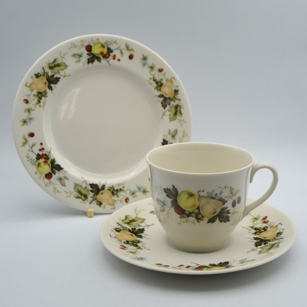 ヴィンテージ トリオ ティーカップ＆ソーサー Royal Doulton ロイヤルドルトン Miramont ミラモント イギリス 1950-1960年頃 アンティーク キッチン 欧州雑貨 テーブルウェア 食器 ティーセット 茶器 陶磁器