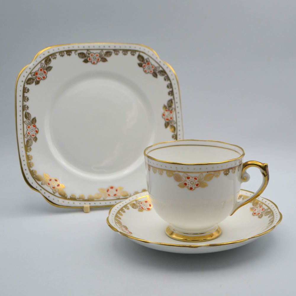アンティーク トリオ ティーカップ&ソーサー Roslyn China ロズリンチャイナ 金彩 花柄 一部ハンドペイント 1924-1936年頃 ヴィンテージ 食器 陶磁器 キッチン雑貨 テーブルウェア ティーセット 茶器