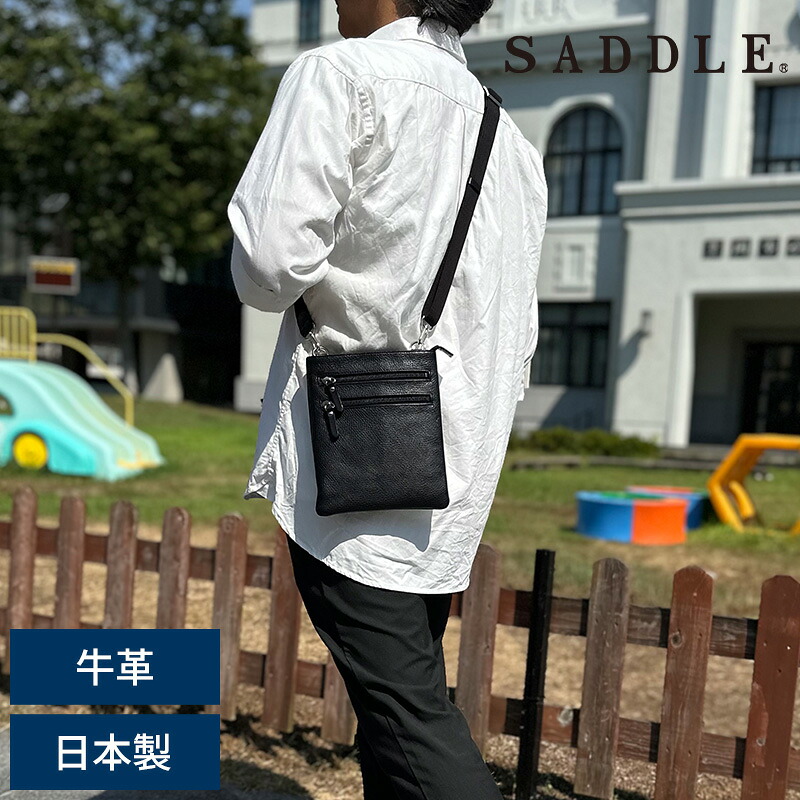 SADDLE 薄マチミニショルダーバッグ 縦型 ブラック メンズ 斜め掛けバッグ 小さめ 革 本革 レザー 日本製 シンプル ショルダーポーチ 貴重品入れ 海外旅行 鞄 かばん バッグ 30代 40代 50代 60代 【送料無料】