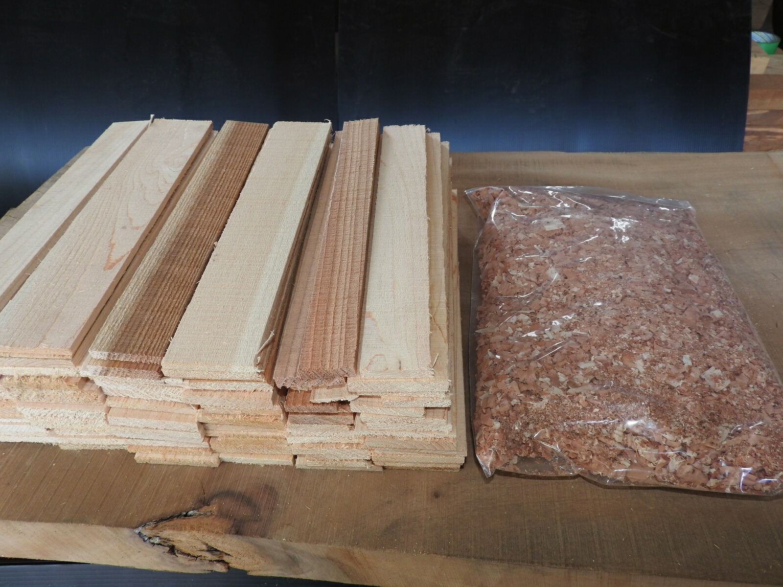 楽天市場】薪 松 杉 桧の木端 背板の詰合せ 木材燃焼用 送料無料