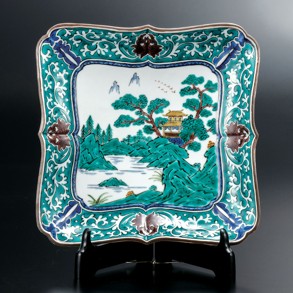 九谷焼 8.5号飾皿 色絵山水図（皿立付）/三ツ井為吉＜送料無料 香炉 仏具 人気 ギフト 贈り物 結婚祝い/内祝い/お祝い/＞ 桐箱紐通し入り