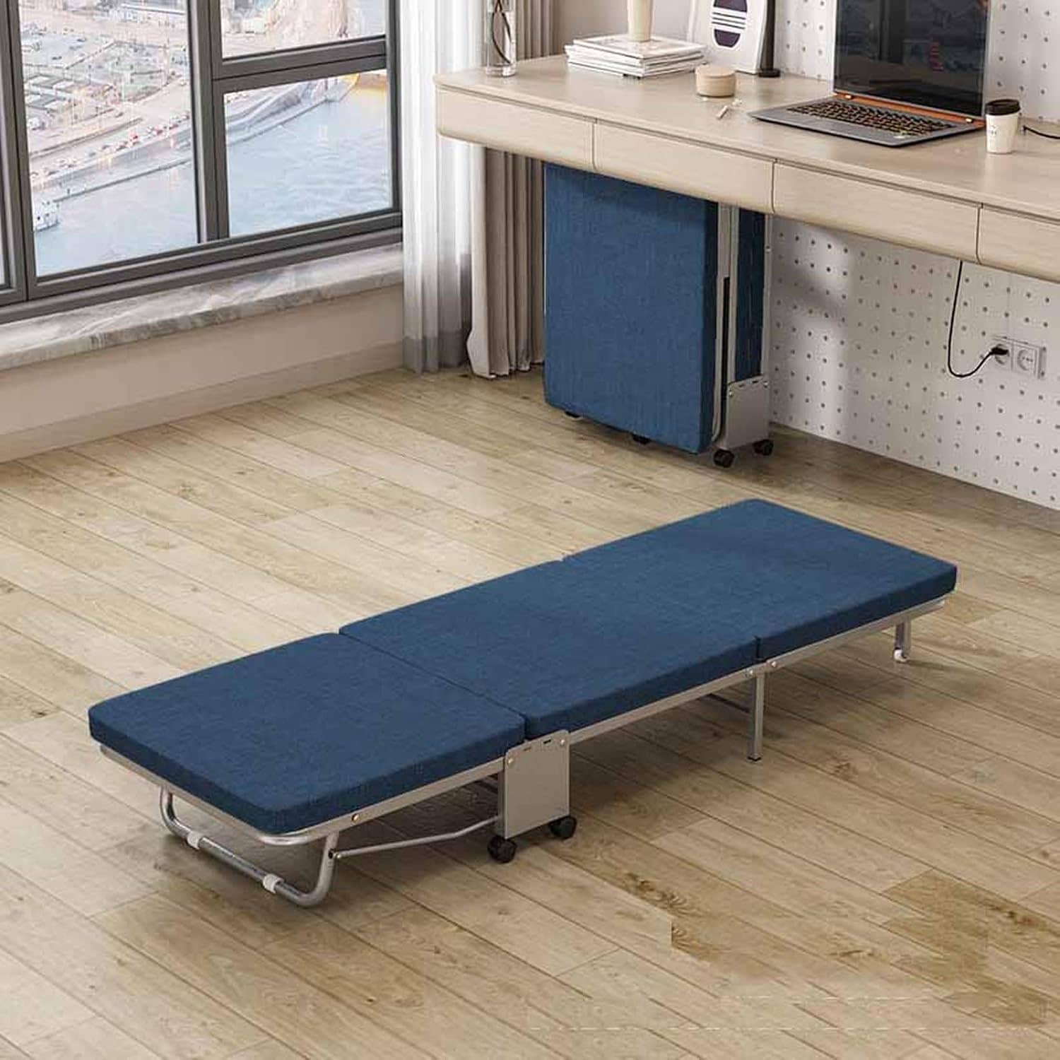 折りたたみベッド 簡易ベッド コンパクトコット シングル 耐荷重 一人暮らし 仮眠 昼寝 来客 室内外兼用 静音設計 移動便利 安定 70CM 低反発マットレス付き 持ち運びやすい サマーベッド ブル｜Funny Life 店