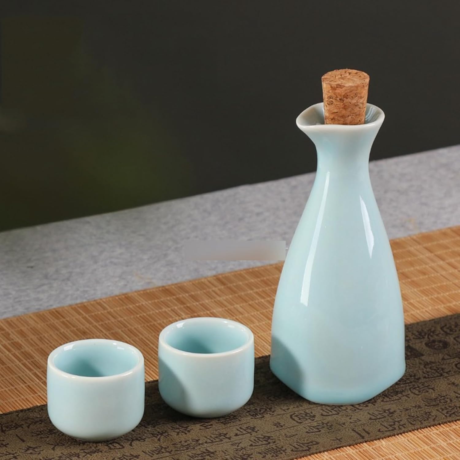 酒器セット 陶器 ぐい呑み おちょこ とっくり 徳利+お猪口2個 ボトル 盃 酒水差し 入れ物 容器 お酒入れ 日本酒 3点セット 温酒用 電子レンジOK シンプル 伝統的な陶器酒カップ 花見 宴会｜Funny Life 店