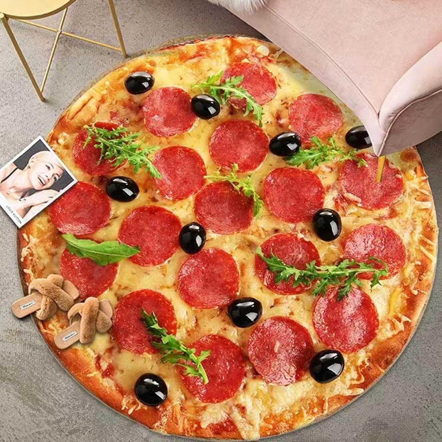 ピザ 円形マット ラグマット 60x60cm 趣味 おしゃれ 耐摩耗性 抗菌防臭 薄型 夏用 オールシーズン 汚れにくい 掃除ラクラク 洗える 吸水 防音 防ダニ お手入れ簡単 子供 ケガ防止 屋内