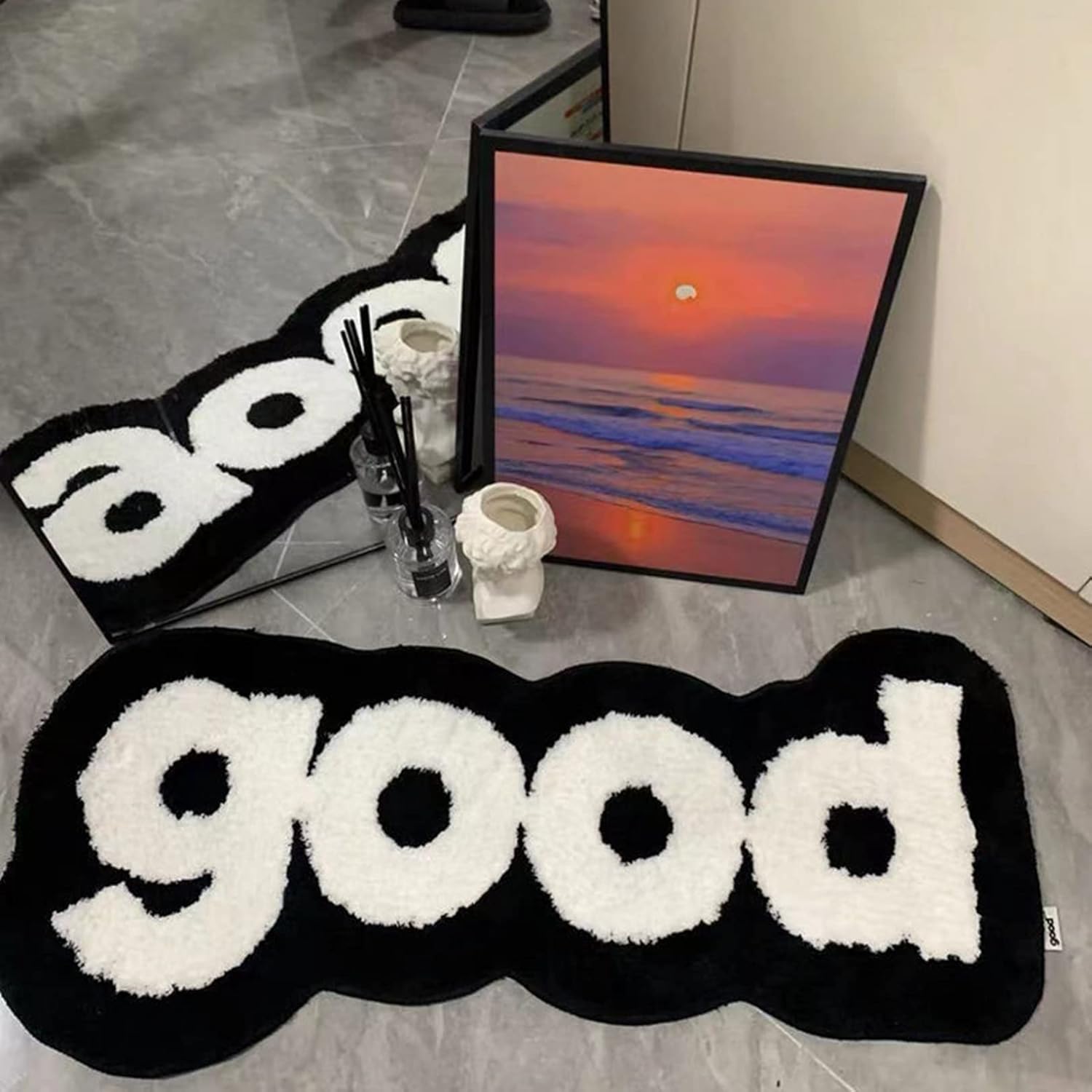 引っ敷き 異型引っ敷き モノクロ good INS風 今めかしい 手みじか 文字柄 屋内 部屋の入り口引っ敷き 臥榻お部屋 折り畳み お取りつくろう飾り気の無い 吸水 防音 洗える オールシーズ ケガ押しとどめる ズレない 不規則さ