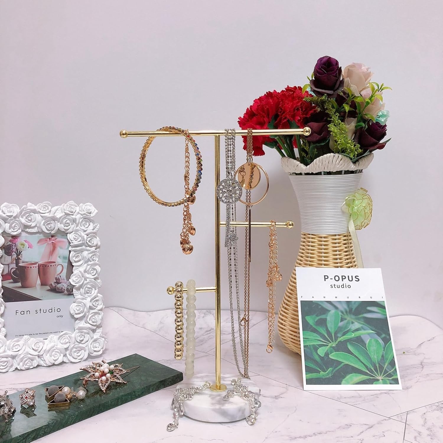 アクセサリースタンド 2点セット 8*8*26cm 女性 ピアス イアリング 指輪 ジュエリースタンド ブレスレット ネックレス イアリング 大容量 見せる収納 省スペース 小物トレイ 展示 プレゼン