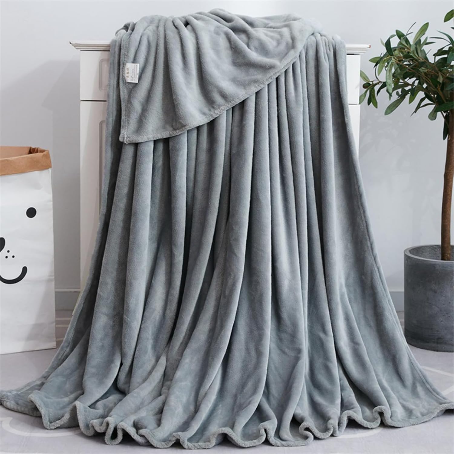 かけ毛布 ブランケット フランネル 無地 はだかけ布団 合掛け布団 タオル 防寒 保温 柔らか ふわふわ 純色 シンプル もちもち 洗濯機洗い可能 北欧風 四季適用 寝具 冷房対策 深い睡眠 シルバー