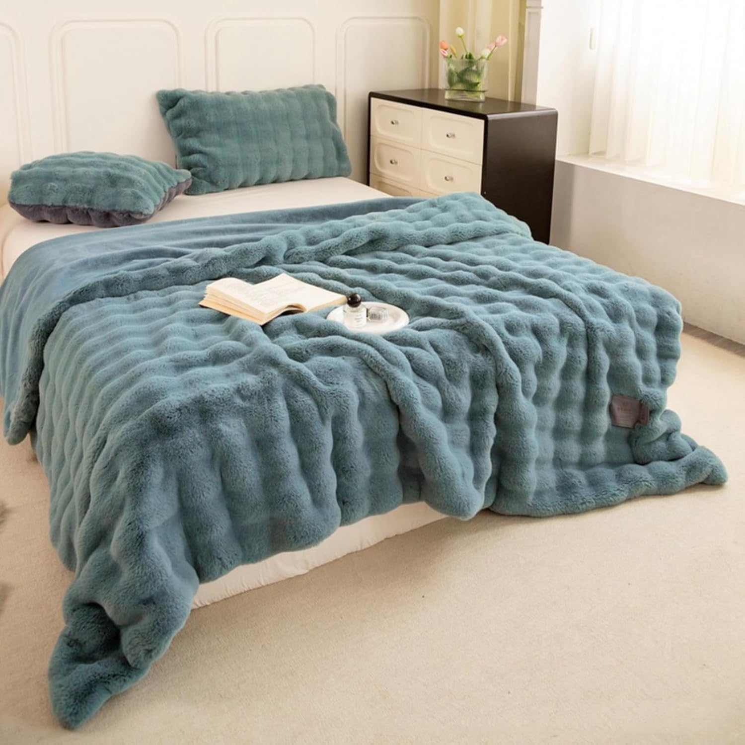 ブランケット 毛布 布団 フランネル 大判 掛けふとん ブルー 100x160cm 1.8kg 冬用 無地 凹凸 厚手 シャギー 毛足長い 無地 もこもこ もちもち 春秋用 保温 防寒 あったか おし|Funny Life 店