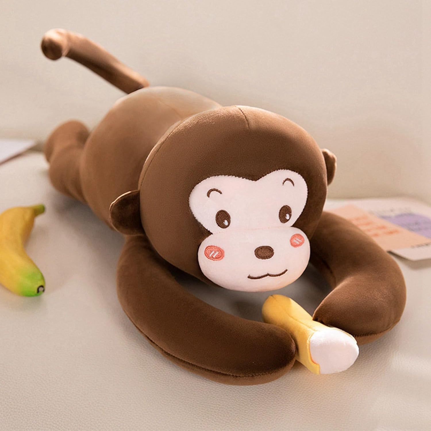 抱き枕 エテ公 うつぶせのエテ公 ぬいぐるみ バナナの木を持ったエテ公 毛の荒物 座布団 添い寝まくら 好いたらしい 萌え萌え 横向き寝 お睡眠時間まくら 背当たれ パステル色の 遊び道具 意中の女 彼 差し上げ物 プレゼ