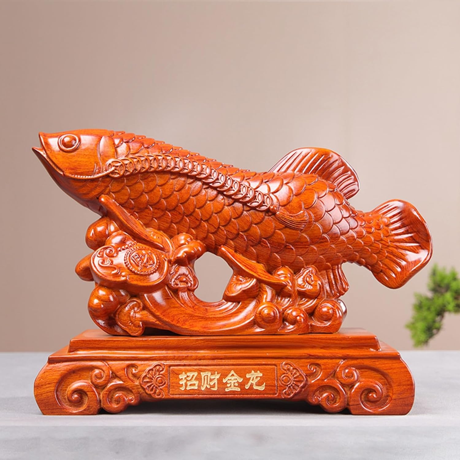 魚 風水グッズ 木製 インテリア雑貨 財運 金運祈願 商売繁盛祈願 繁栄 台座付き 木彫り リアル 玄関置物 お守り 邪気除け 富と幸運 風水アイテム 縁起物 装飾品 ホーム リビングルーム 開店祝い