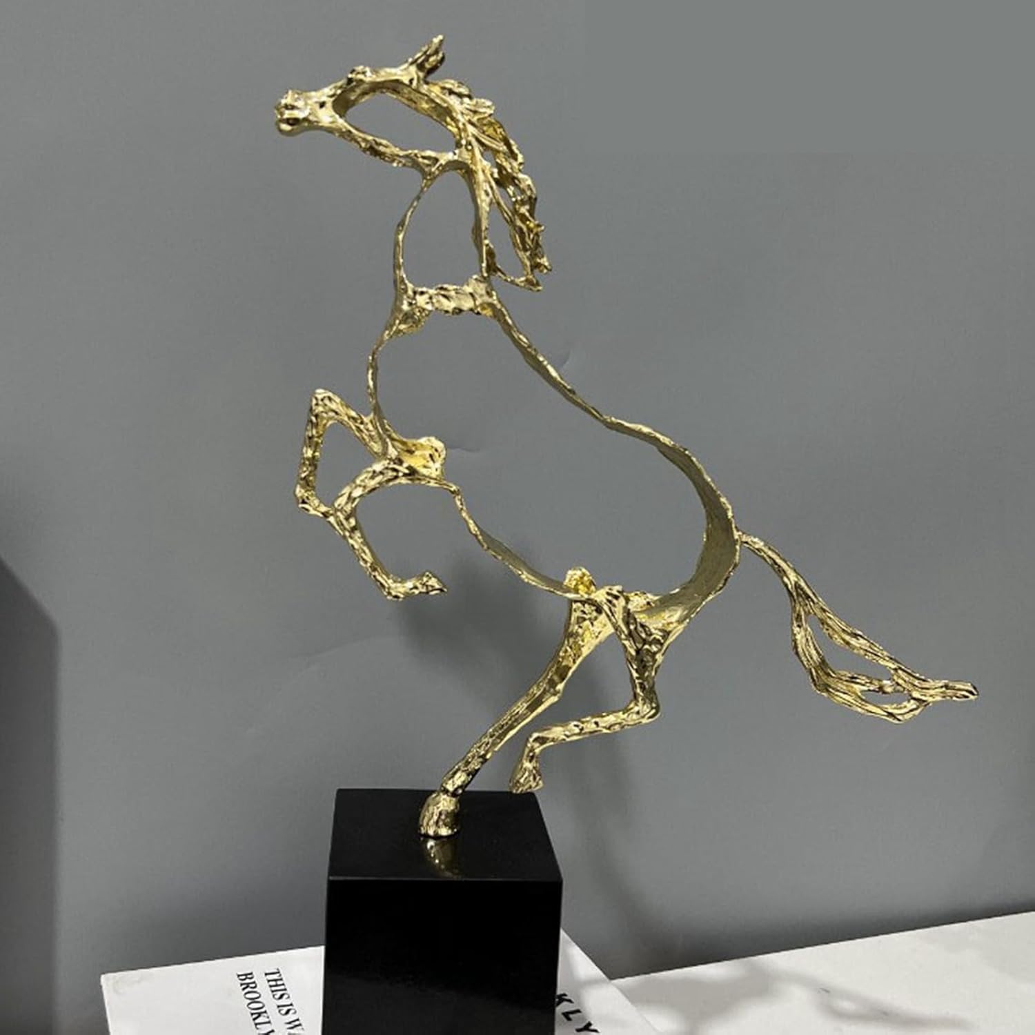 午 馬 動物 金属製 オブジェ 工芸品 インテリア雑貨 装飾品 北欧風 芸術 クリエイティブ オーナメント 台座付き 誕生日プレゼント リビングルーム 書斎 卒業式 店飾り オフィス 金色｜Funny Life 店