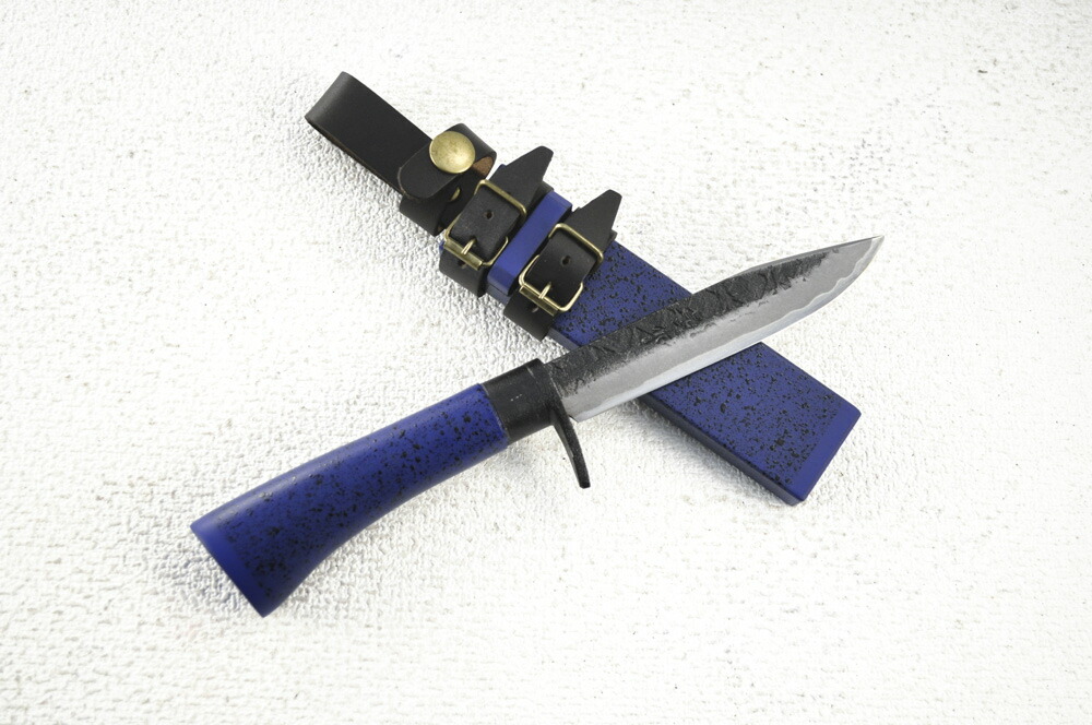 【取って置く申し付ける30-45日】【侍BLUE剣鉈 青黒チラシ漆拵】副侍剣鉈120 白鋼 黒槌目 黒ツバ 柄：木鞘/柄 青艶消黒石目漆【晶之作】★剣鉈 土佐切り手   アウトドア  狩り立てる 九寸五分★