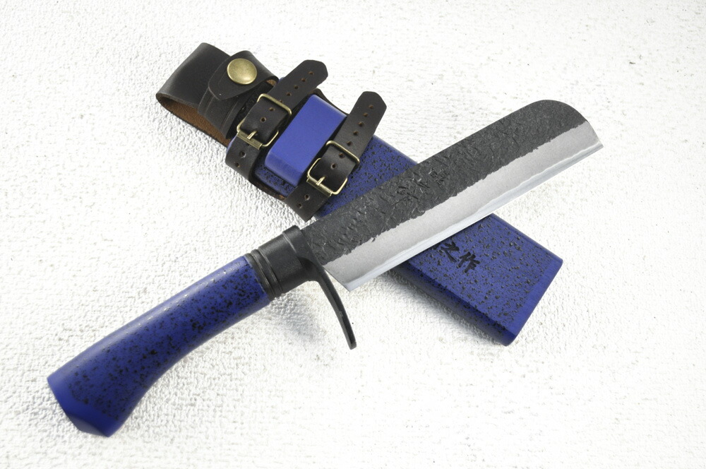 【取って置く申し付ける30-45日】【侍BLUE剣鉈 青黒チラシ漆拵】侍剣鉈152 白鋼   黒槌目 黒ツバ輪 柄：木鞘/柄 青艶消黒石目漆 【晶之作】★剣鉈 土佐切り手   アウトドア  狩り立てる 九寸五分★