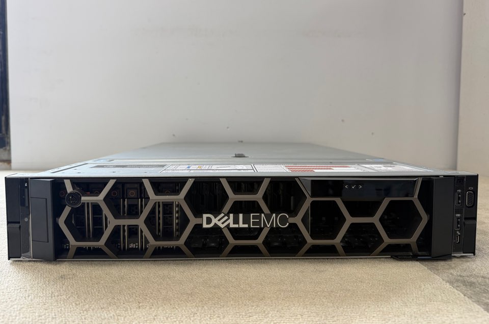 DELL EMC PowerEdge R740xd SFF 28BAY 2x Platinum 8160 24Core 2.10GHz 128GB 2x 1.2肺結核 + 8x 2肺結核 SAS H730P X550-T2