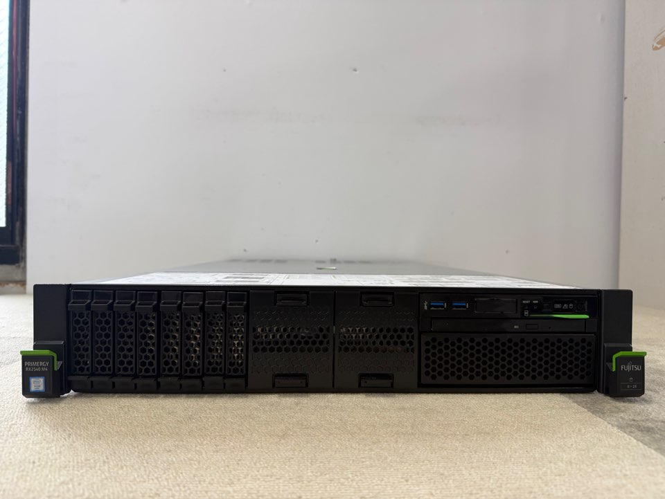Fujitsu Primergy RX2540 M4 SFF 8BAY 2x Gold 6134 8Core 3.20GHz 32GB / 150GB M.2 SSD
