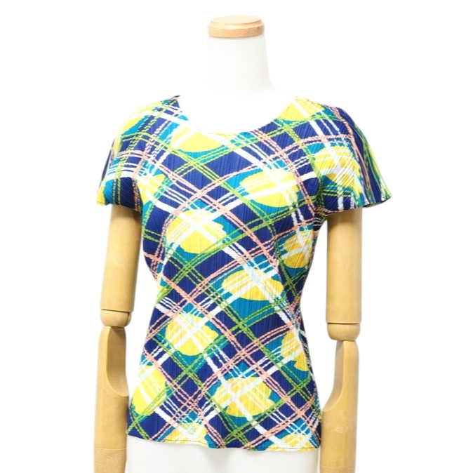 【大売り出し】PLEATS PLEASE ISSEY MIYAKE 筋目プリーズ イッセイミヤケ カットソー 大きさ3 筋目 半袖 フレンチ衣袂 トップス 照合のしるし 総柄 ブランド名古着【中古】20240229/GP4361
