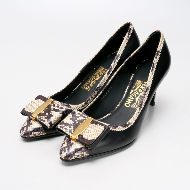 Salvatore Ferragamo サルヴァトーレフェラガモ EDINA パンプス 大きさ8C 靴 なめし革 パイソン 黒いこと/象牙色 イタリア製 ブランド名古着【中古】20250213/RA3302