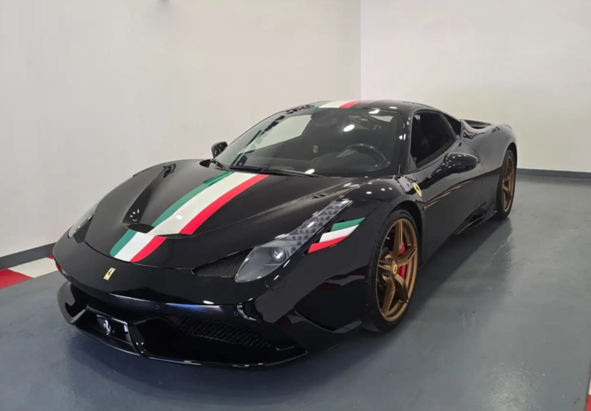 【予約】Ferrariフェラーリ 458 Speciale Nero DS with italian stripe / BBR 1/43 ミニカー