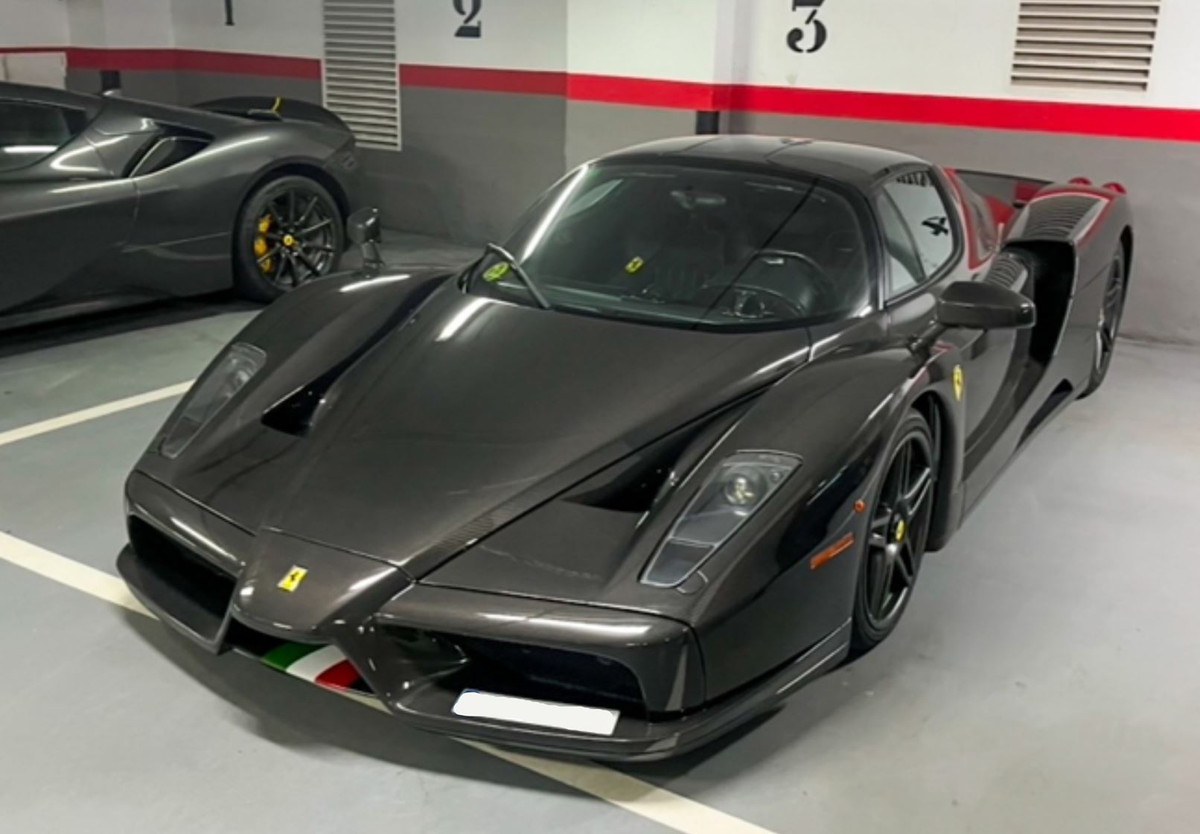 【取っておく】Ferrariフェラーリ Enzo open diecast Full carbon Italian stripe Luxury pack / BBR 1/18 ミニカー