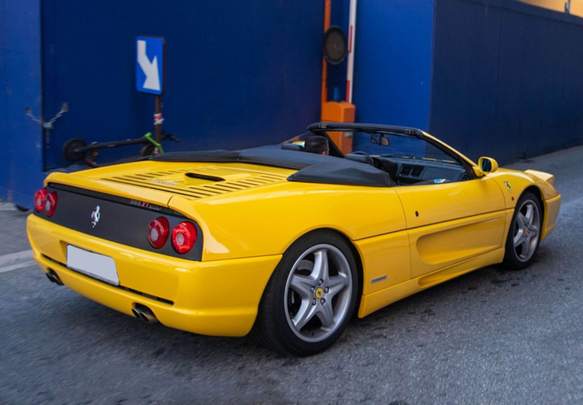 【取っておく】Ferrariフェラーリ 355 F1 Spider automatic gear Giallo Modena black interior / BBR 1/18 ミニカー