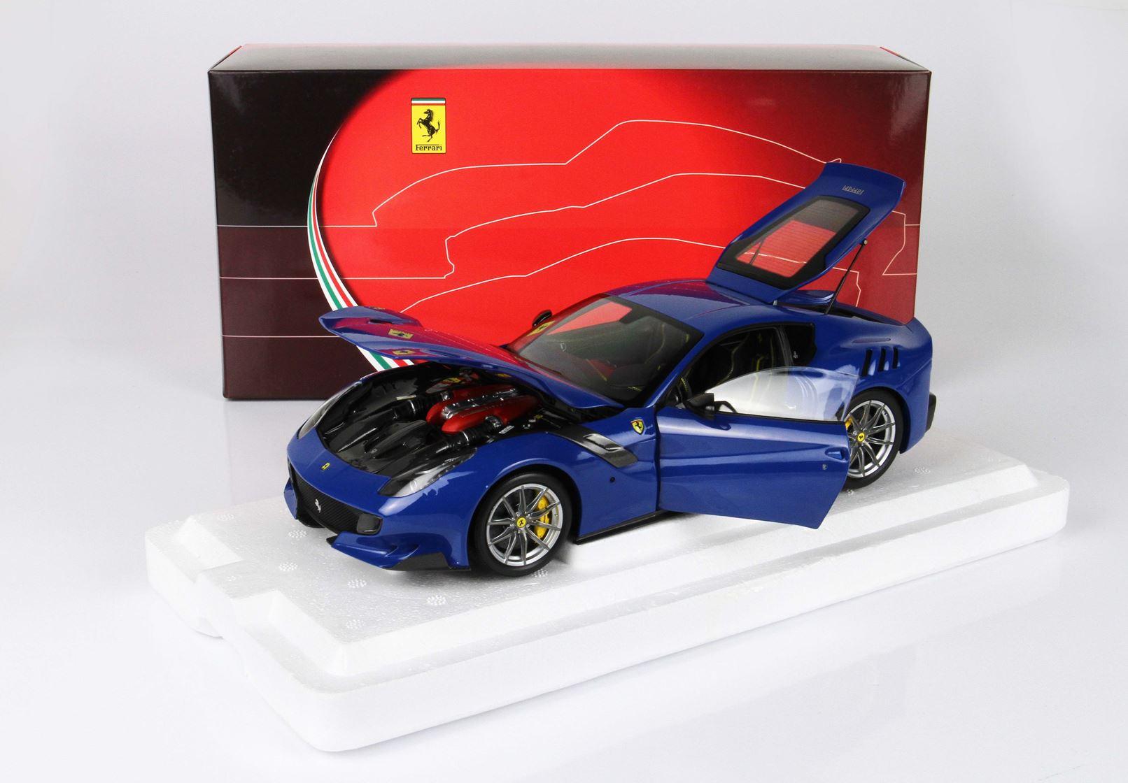 [BBR] 1/18 フェラーリ F12 tdf (開閉ギミック付き) BBR 182100A1 1/18 Ferrari F12 TDF Azzurro Dino Yellow Stripe