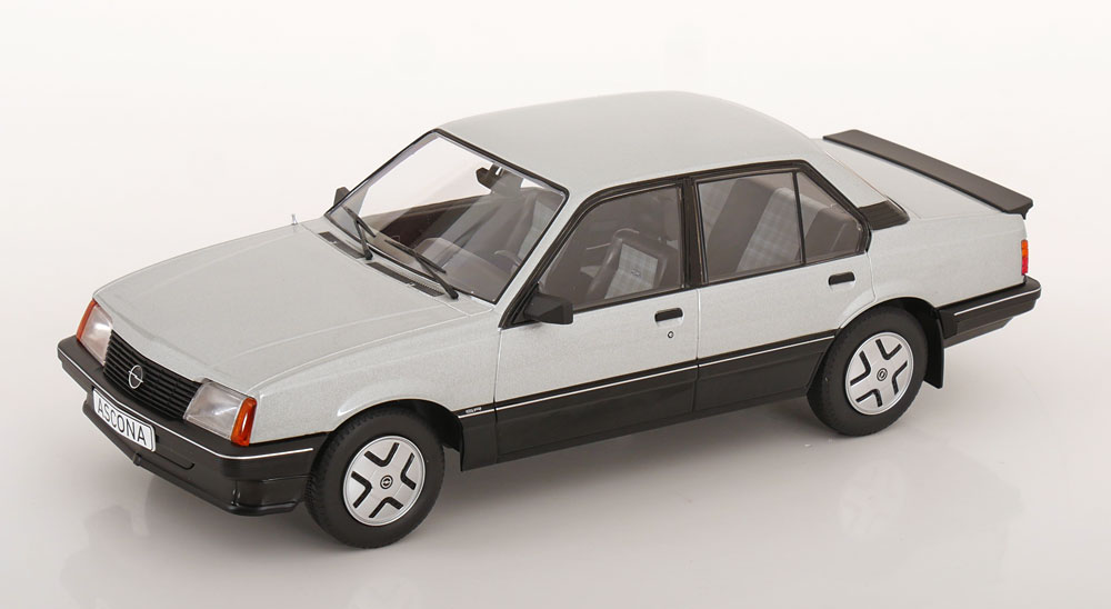 Opel Ascona C SR 1981/ MCG 1/18 ミニカー