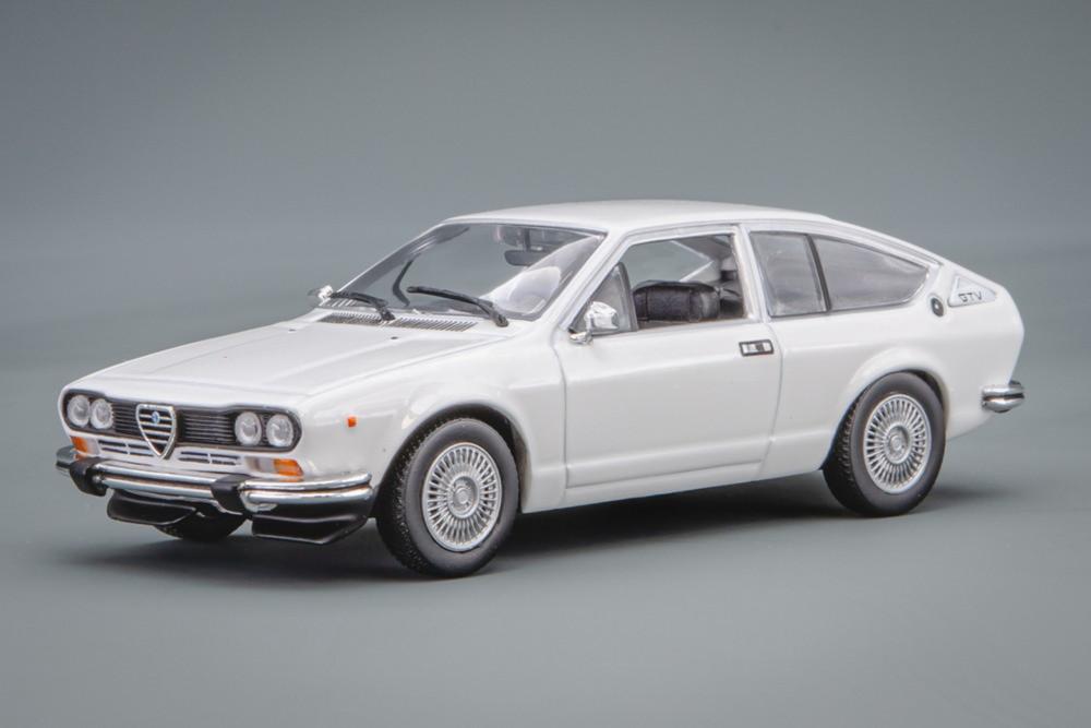 ALFA ROMÉO ALFETTA GTV de 1976 Blanche 1/43 de Minichamps / Maxichamps 940120121 EUR 37,95 - FR